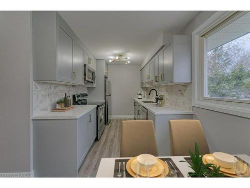 1-1344 Waverley Crescent, Kingston, ON - Indoor Photo Showing Kitchen