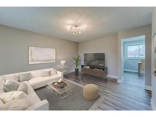 1-1344 Waverley Crescent, Kingston, ON - Indoor Photo Showing Living Room