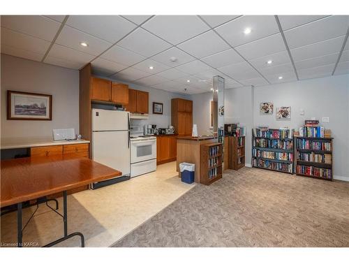 402-649 Davis Drive, Kingston, ON - Indoor Photo Showing Kitchen