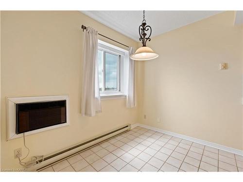 402-649 Davis Drive, Kingston, ON - Indoor Photo Showing Other Room