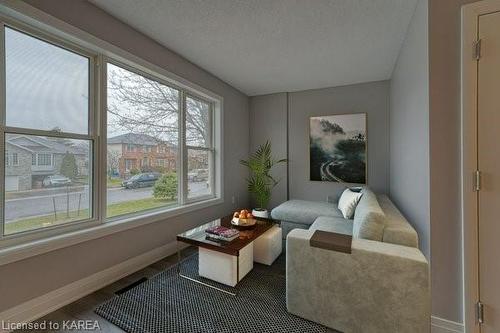 1-1344 Brackenwood Crescent, Kingston, ON - Indoor Photo Showing Living Room