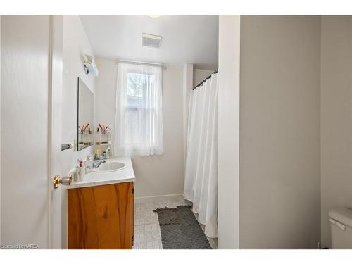 121 William Street, Kingston, ON - Indoor Photo Showing Bathroom