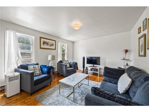 121 William Street, Kingston, ON - Indoor Photo Showing Living Room