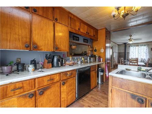 5542 Perth Road Crescent, Kingston, ON - Indoor Photo Showing Kitchen