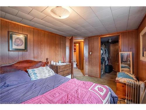 5542 Perth Road Crescent, Kingston, ON - Indoor Photo Showing Bedroom