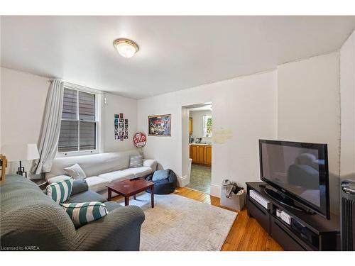 117/119 William Street, Kingston, ON - Indoor Photo Showing Living Room