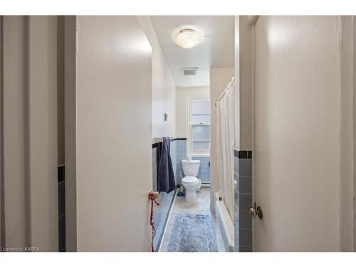 117/119 William Street, Kingston, ON - Indoor Photo Showing Kitchen