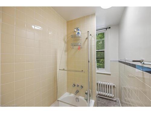 117/119 William Street, Kingston, ON - Indoor Photo Showing Kitchen