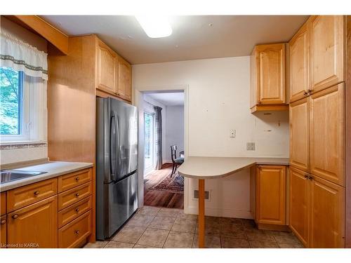 18 Strathcona Crescent, Kingston, ON - Indoor Photo Showing Kitchen