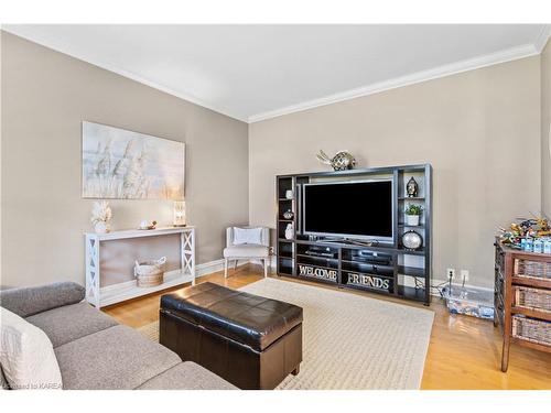 888 County Road 8, Greater Napanee, ON - Indoor Photo Showing Living Room