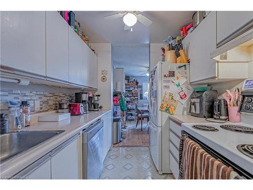 104-550 Talbot Place, Gananoque, ON - Indoor Photo Showing Kitchen