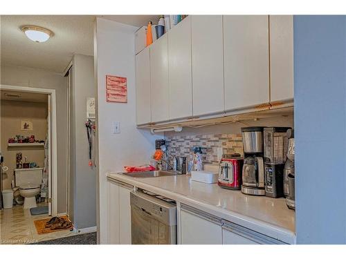 104-550 Talbot Place, Gananoque, ON - Indoor Photo Showing Kitchen