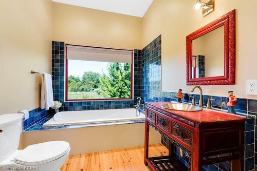 9868 County Road 42, Westport, ON - Indoor Photo Showing Bathroom