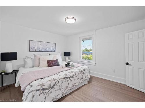 4061 Bath Road, Kingston, ON - Indoor Photo Showing Bedroom