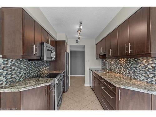 601-185 Ontario Street, Kingston, ON - Indoor Photo Showing Kitchen With Upgraded Kitchen