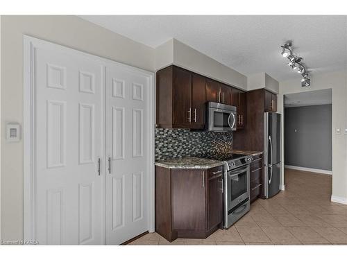 601-185 Ontario Street, Kingston, ON - Indoor Photo Showing Kitchen