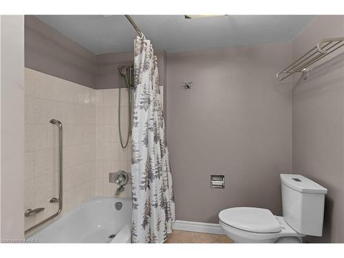 601-185 Ontario Street, Kingston, ON - Indoor Photo Showing Bathroom