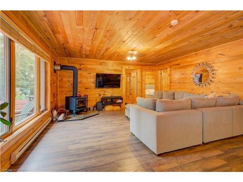 91 Echo Glen Lane, Lansdowne, ON - Indoor Photo Showing Living Room