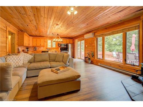 91 Echo Glen Lane, Lansdowne, ON - Indoor Photo Showing Living Room