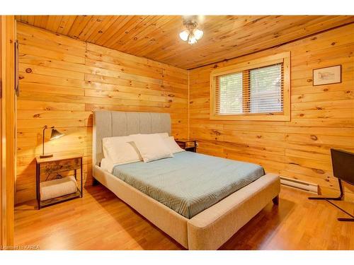 91 Echo Glen Lane, Lansdowne, ON - Indoor Photo Showing Bedroom