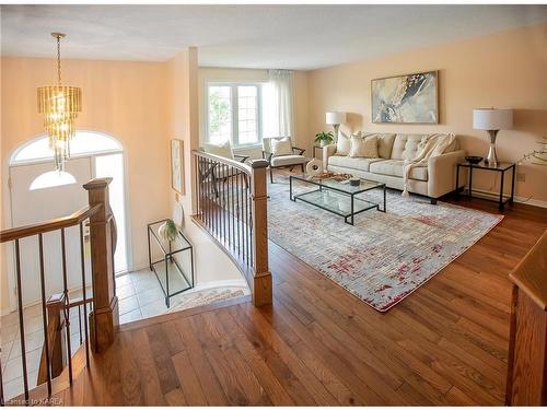 28 Chartwell Crescent, Kingston, ON - Indoor Photo Showing Living Room