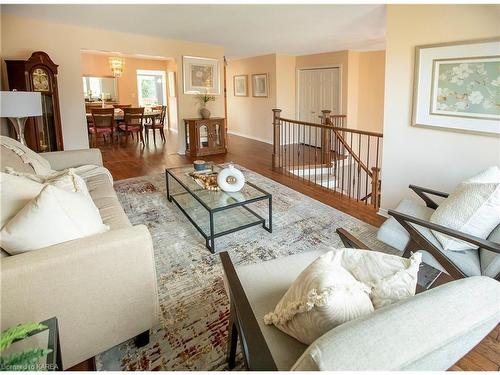 28 Chartwell Crescent, Kingston, ON - Indoor Photo Showing Living Room