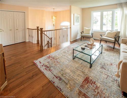 28 Chartwell Crescent, Kingston, ON - Indoor Photo Showing Living Room