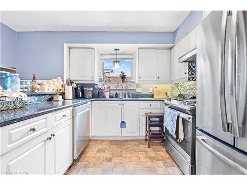 685 Harrow Place, Kingston, ON - Indoor Photo Showing Kitchen