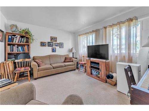 244 Weller Avenue, Kingston, ON - Indoor Photo Showing Living Room