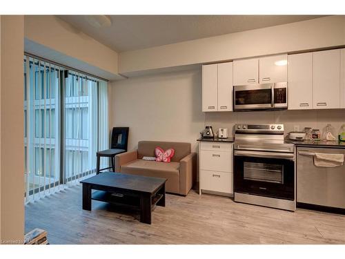 336-652 Princess Street, Kingston, ON - Indoor Photo Showing Kitchen