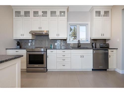 4506 Bath Road, Amherstview, ON - Indoor Photo Showing Kitchen