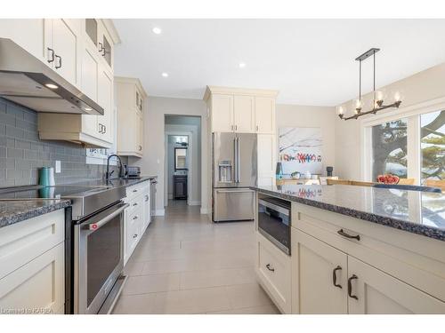 4506 Bath Road, Amherstview, ON - Indoor Photo Showing Kitchen With Upgraded Kitchen