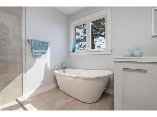 4506 Bath Road, Amherstview, ON - Indoor Photo Showing Bathroom