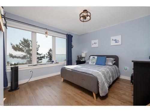 4506 Bath Road, Amherstview, ON - Indoor Photo Showing Bedroom