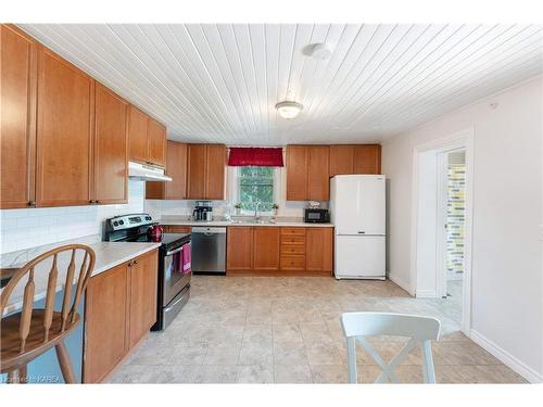 30 King Street, Picton, ON - Indoor Photo Showing Kitchen