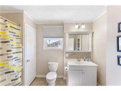 30 King Street, Picton, ON - Indoor Photo Showing Bathroom