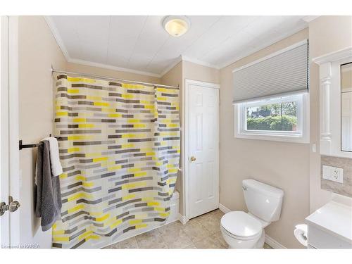 30 King Street, Picton, ON - Indoor Photo Showing Bathroom