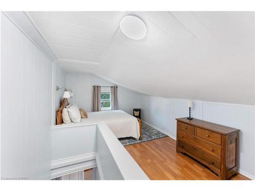 30 King Street, Picton, ON - Indoor Photo Showing Bedroom