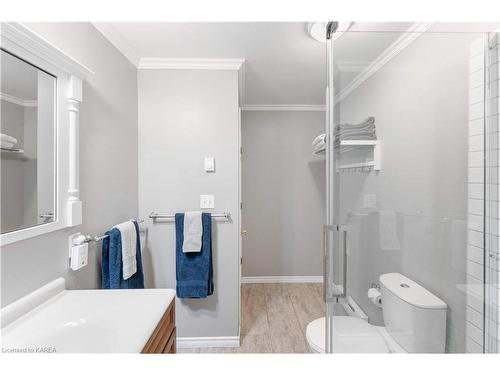 30 King Street, Picton, ON - Indoor Photo Showing Bathroom