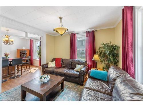 30 King Street, Picton, ON - Indoor Photo Showing Living Room