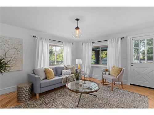 2420 Burbrook Road, Kingston, ON - Indoor Photo Showing Living Room