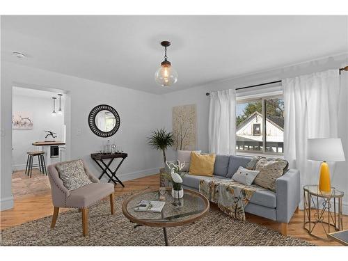 2420 Burbrook Road, Kingston, ON - Indoor Photo Showing Living Room