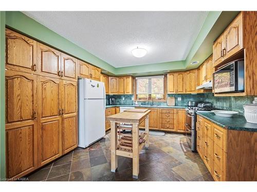 61 B Jw Lane, Rideau Lakes, ON - Indoor Photo Showing Kitchen