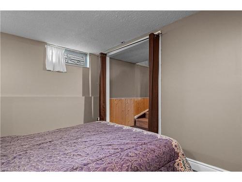 35 Derby Gate Crescent, Kingston, ON - Indoor Photo Showing Bedroom