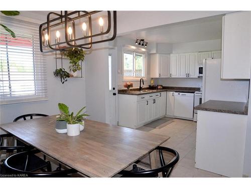 580 Chesham Place, Kingston, ON - Indoor Photo Showing Dining Room