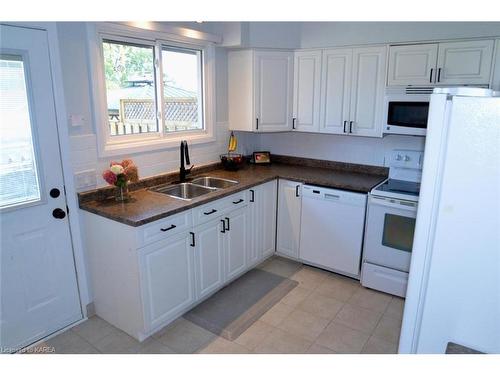 580 Chesham Place, Kingston, ON - Indoor Photo Showing Kitchen With Double Sink