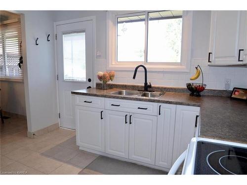 580 Chesham Place, Kingston, ON - Indoor Photo Showing Kitchen With Double Sink