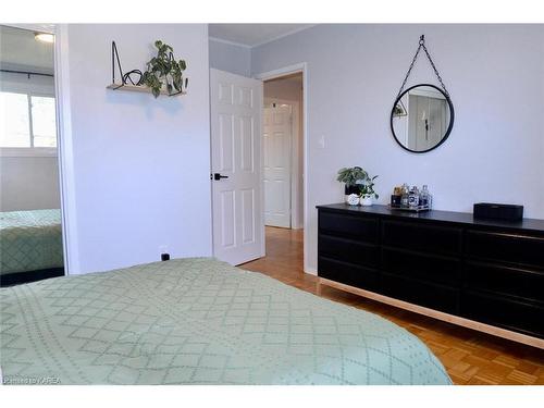 580 Chesham Place, Kingston, ON - Indoor Photo Showing Bedroom