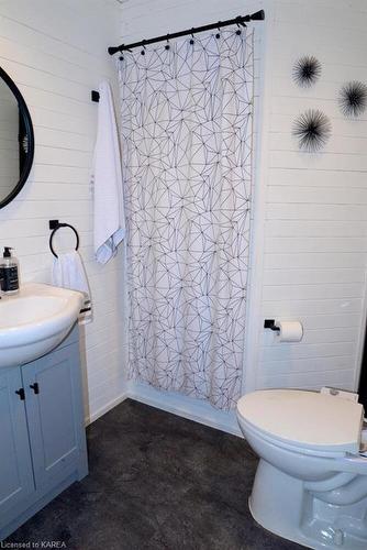 580 Chesham Place, Kingston, ON - Indoor Photo Showing Bathroom