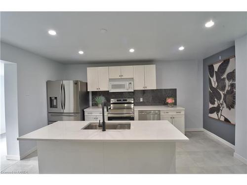 4770 Highway 2 E, Gananoque, ON - Indoor Photo Showing Kitchen With Double Sink With Upgraded Kitchen